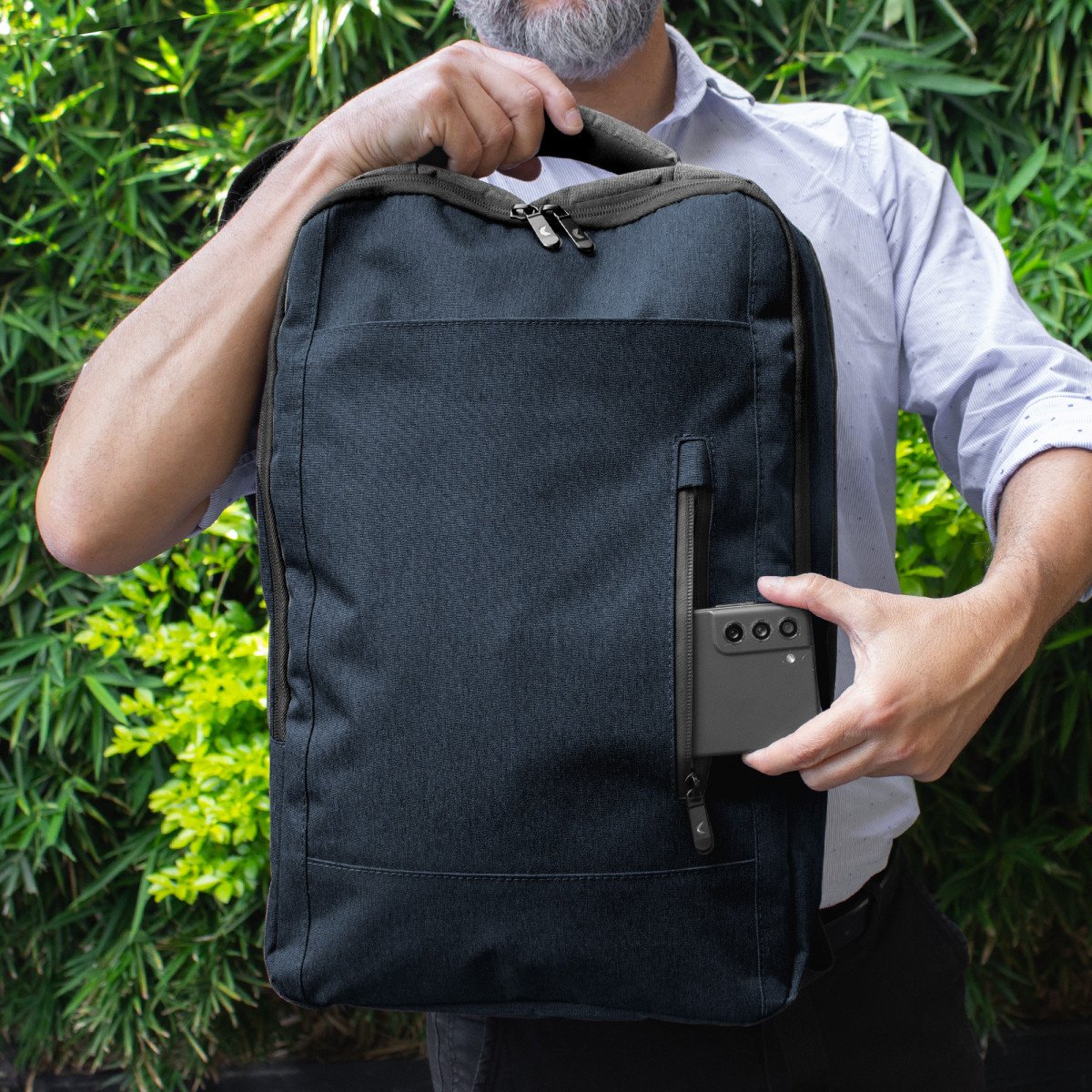 alt_-promocional_publicitario_mochila_nomawalk_Force_K21_azul_contexto_2-1.jpg