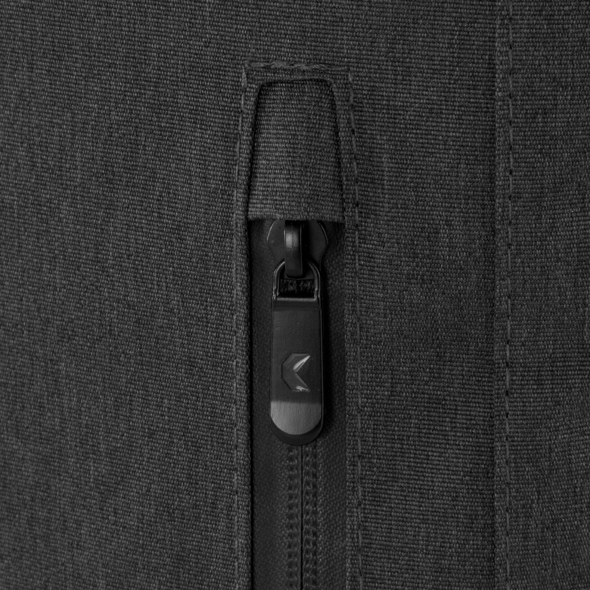 alt_-promocional_publicitario_mochila_nomawalk_Force_K21_gris_detalle_2-1.jpg