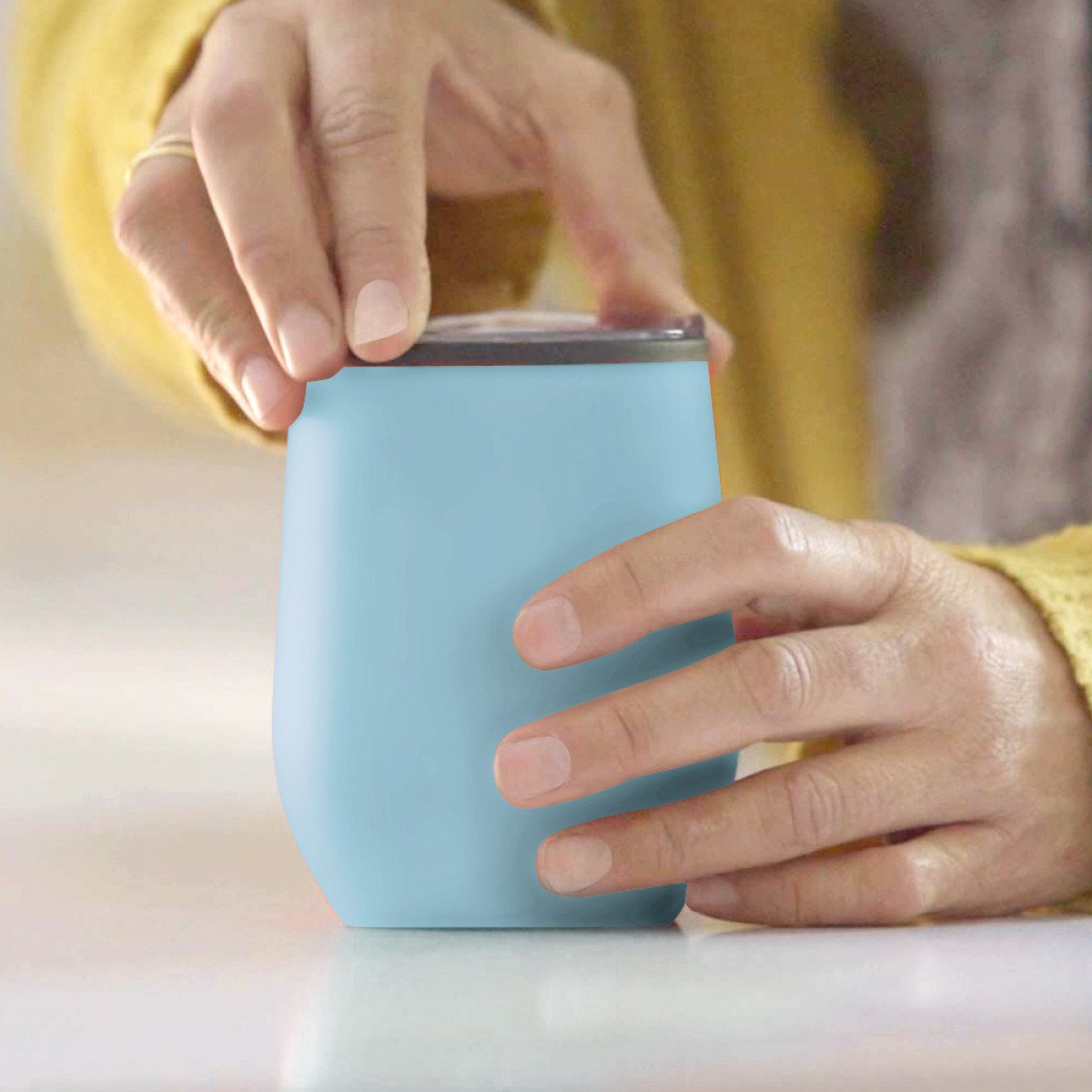 alt_-promocional_publicitario_mug_T575_celeste_contexto-2-1.jpg