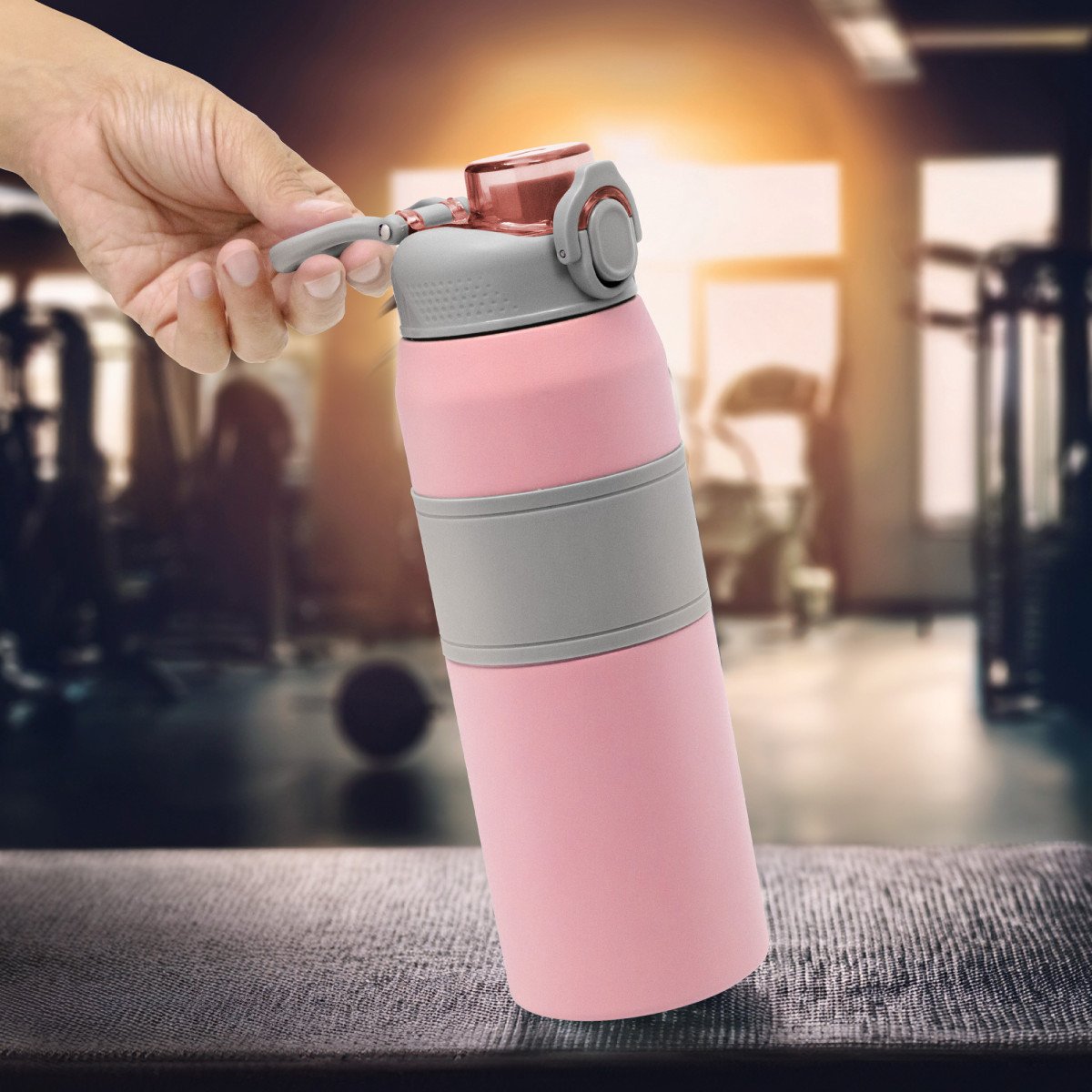 alt_promocional_publicitario_botella_deportiva_vacuum_T743_contexto_rosa.jpg