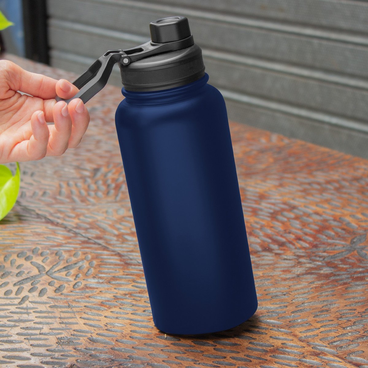 alt_promocional_publicitario_botella_nomawalk_K110_contexto_azul-1.jpg