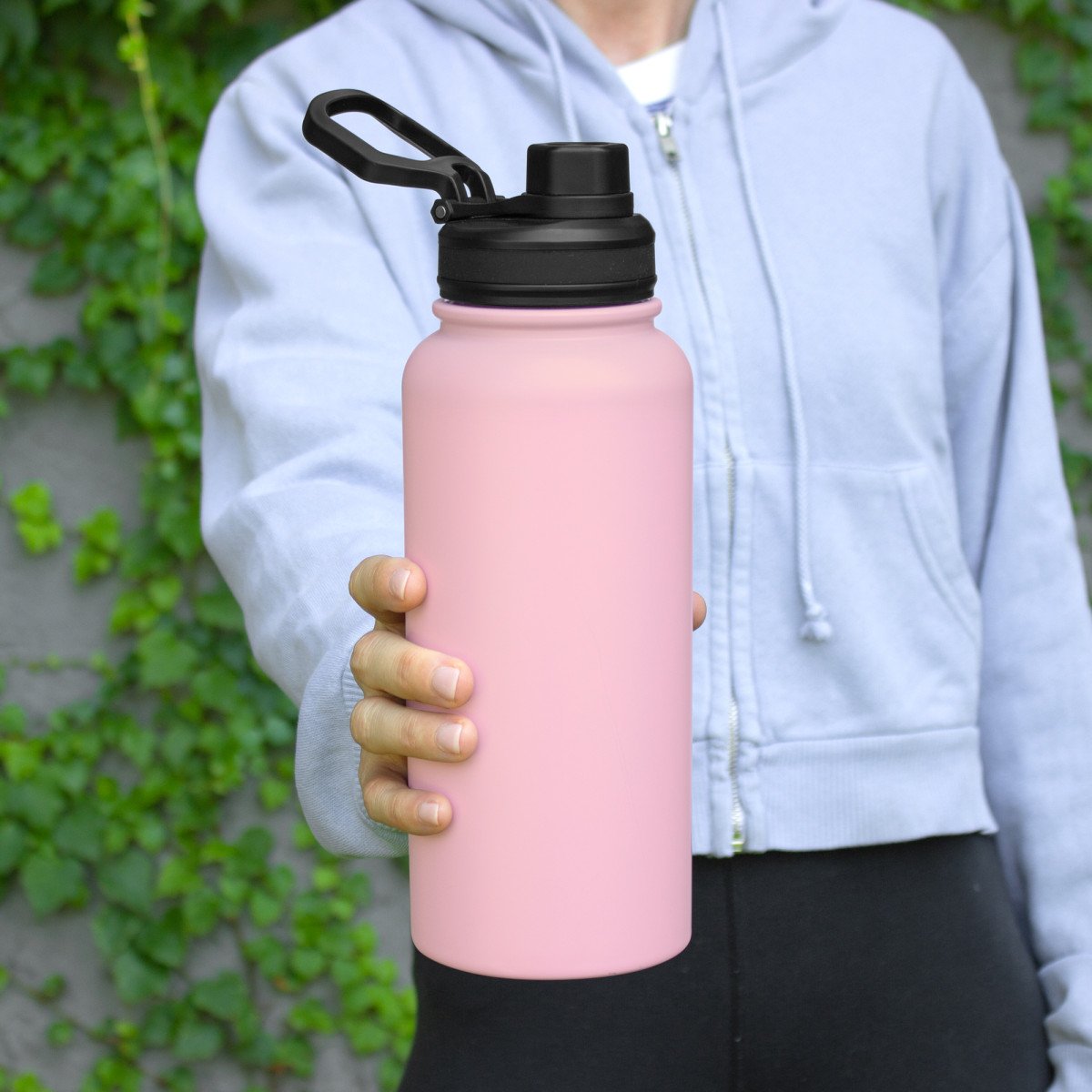 alt_promocional_publicitario_botella_nomawalk_K110_contexto_rosa-1.jpg