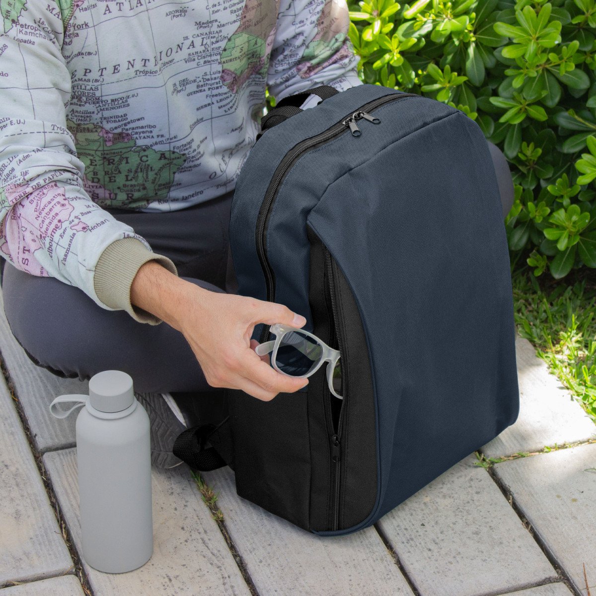 alt_promocional_publicitario_mochila_C570_navy-contexto-2-1.jpg