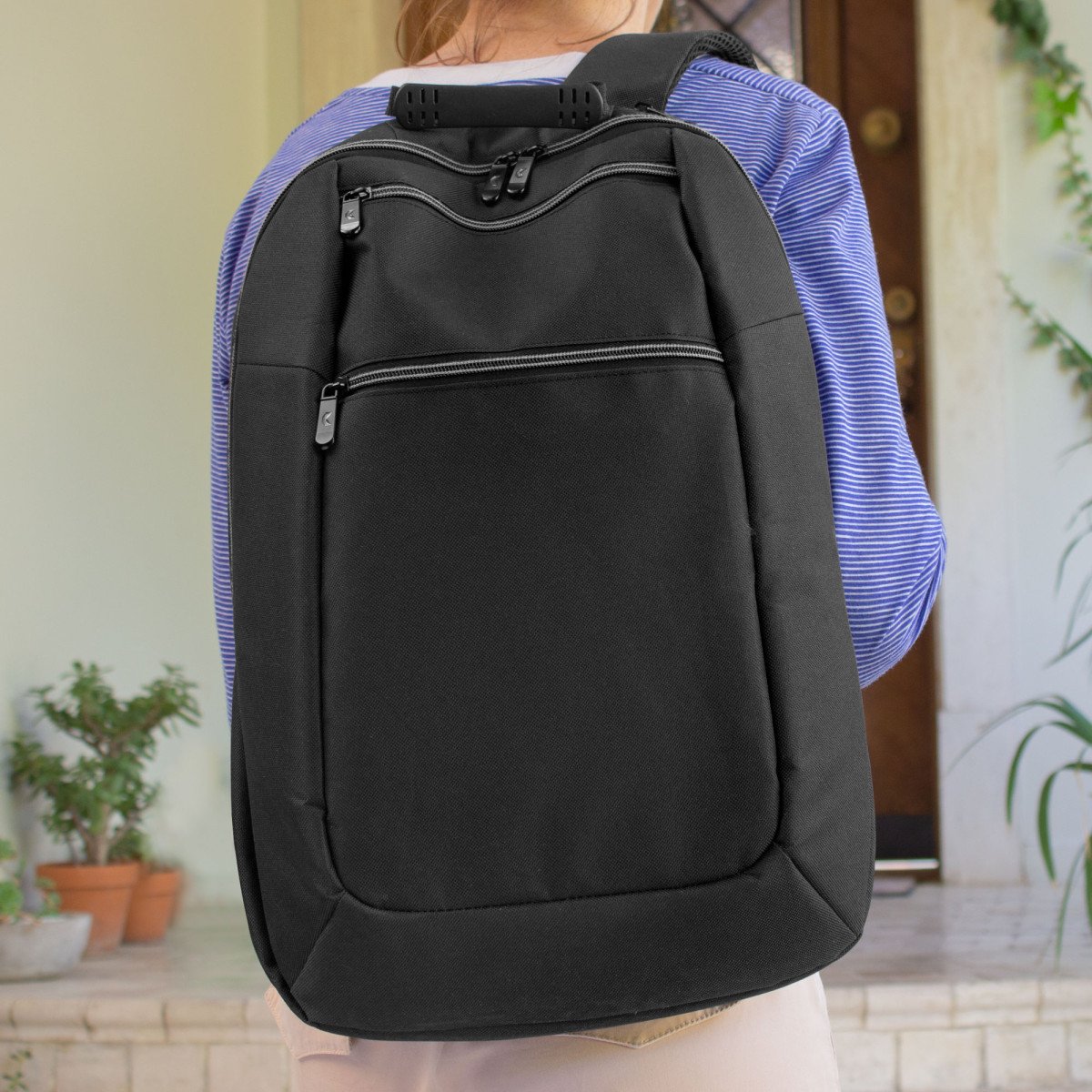 alt_promocional_publicitario_mochila_nomawalk_K8_negro_contexto3-2.jpg