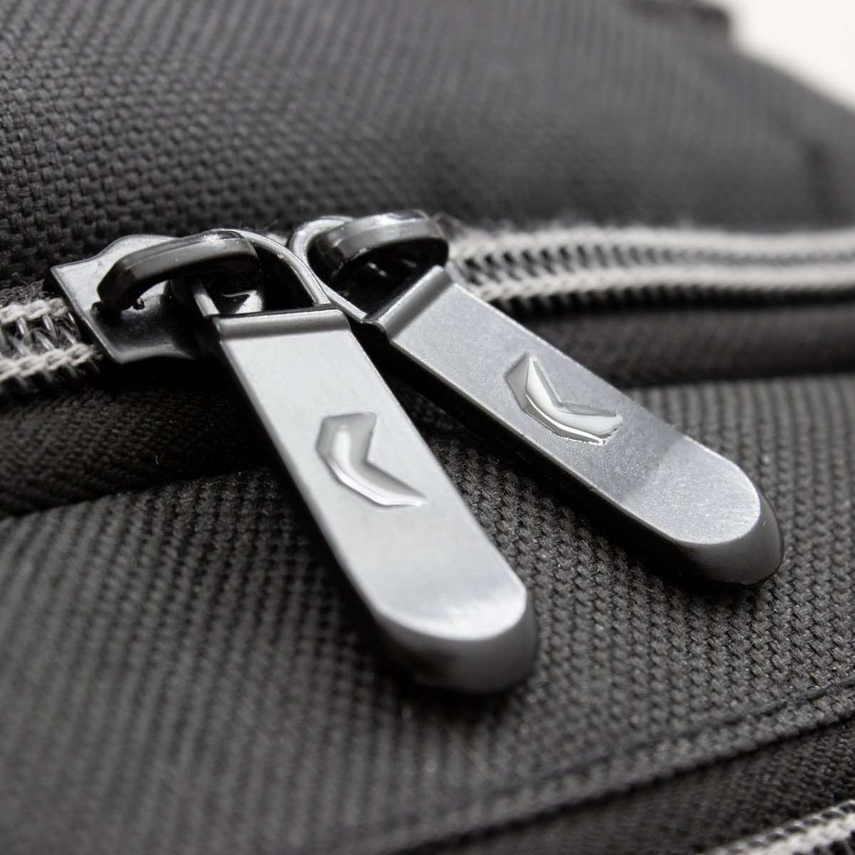 alt_promocional_publicitario_mochila_nomawalk_K8_negro_zoom3-2.jpg