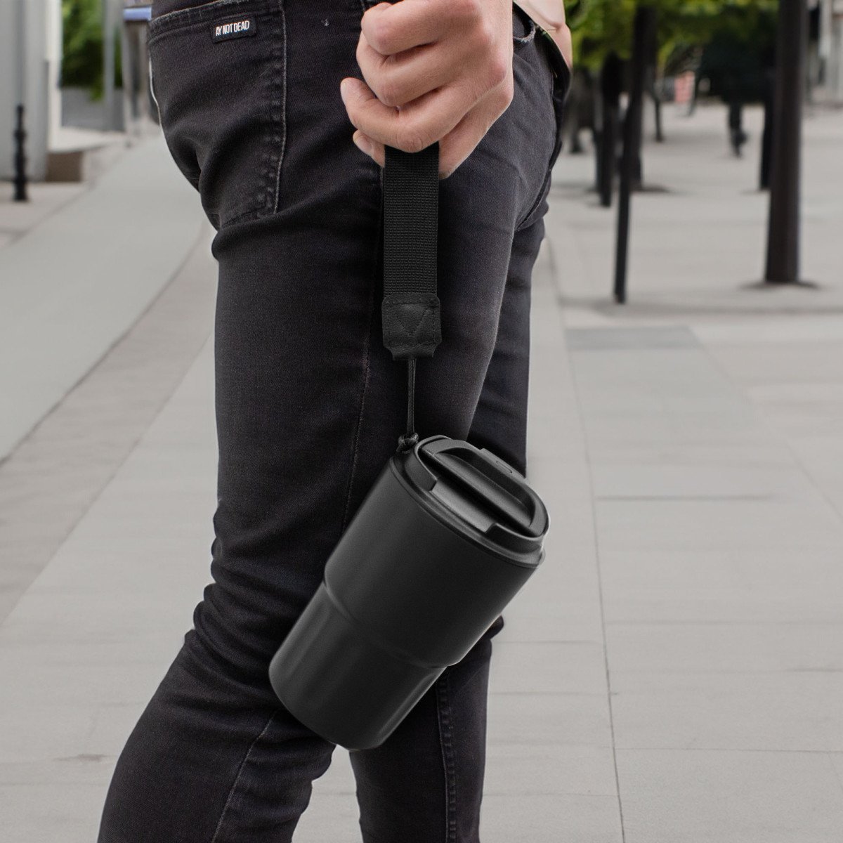 alt_promocional_publicitario_mug_termico_T703_negro_contexto-1.jpg