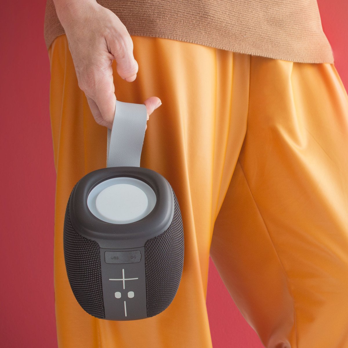 alt_promocional_publicitario_parlante_Bluetooth_EC757_contexto_1-1.jpg
