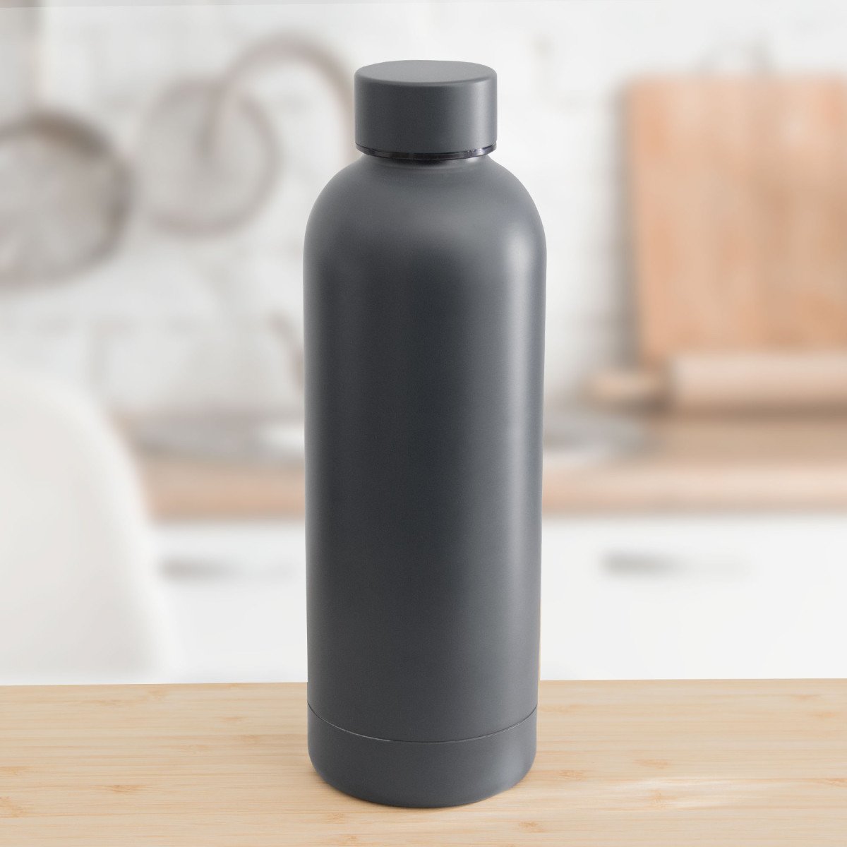 Inox-botella-termica-de-acero-inoxidable-500ml-gris-oscuro-contexto-1.jpg