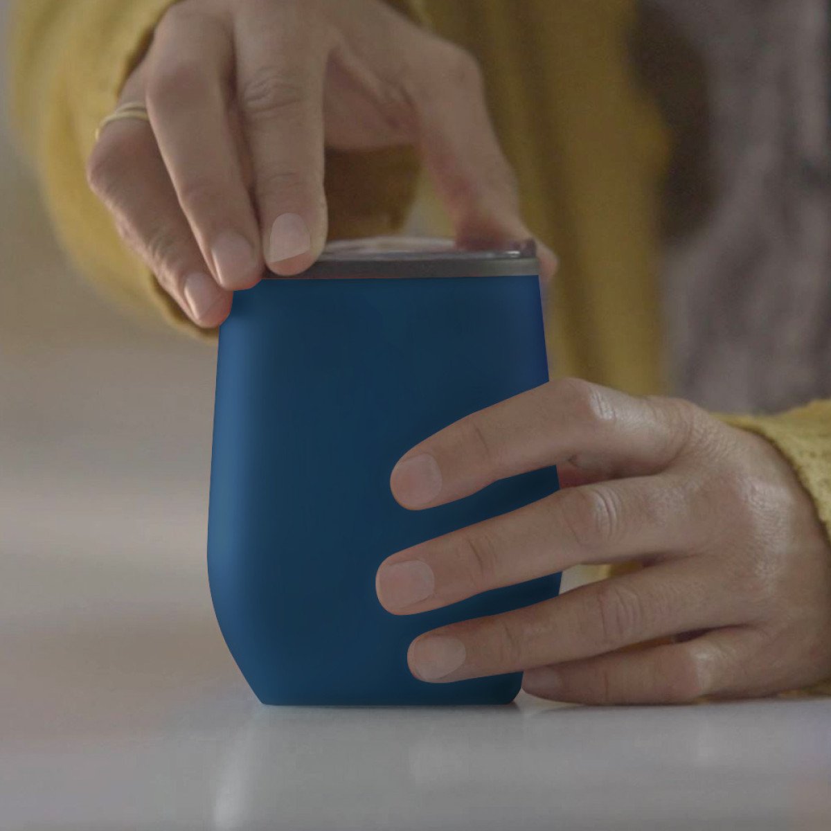 alt_-promocional_publicitario_mug_T575_azul_contexto-2-2.jpg