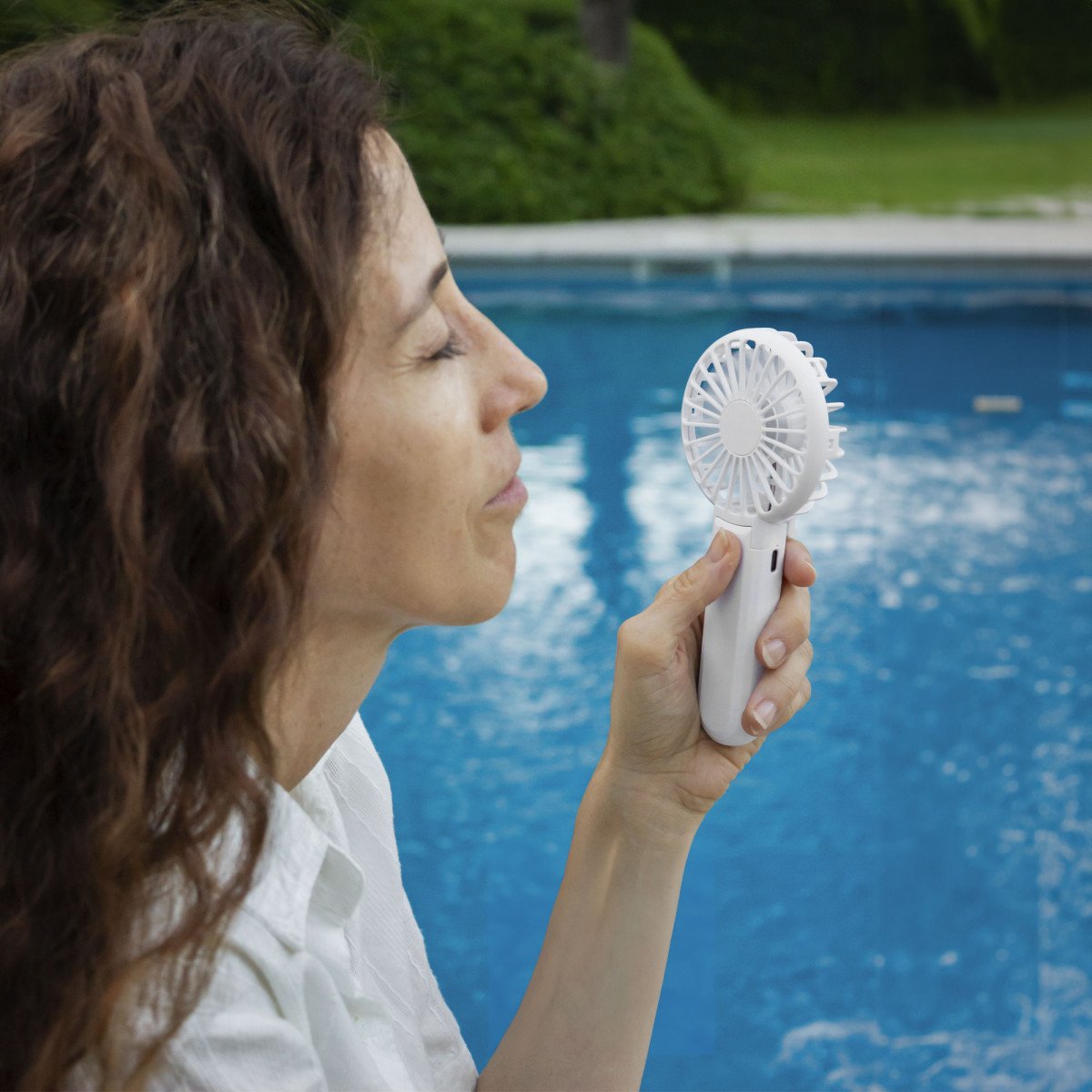 alt_promocional_publicitario-ventilador-de-bolsillo-EC787_blanco_contexto.jpg