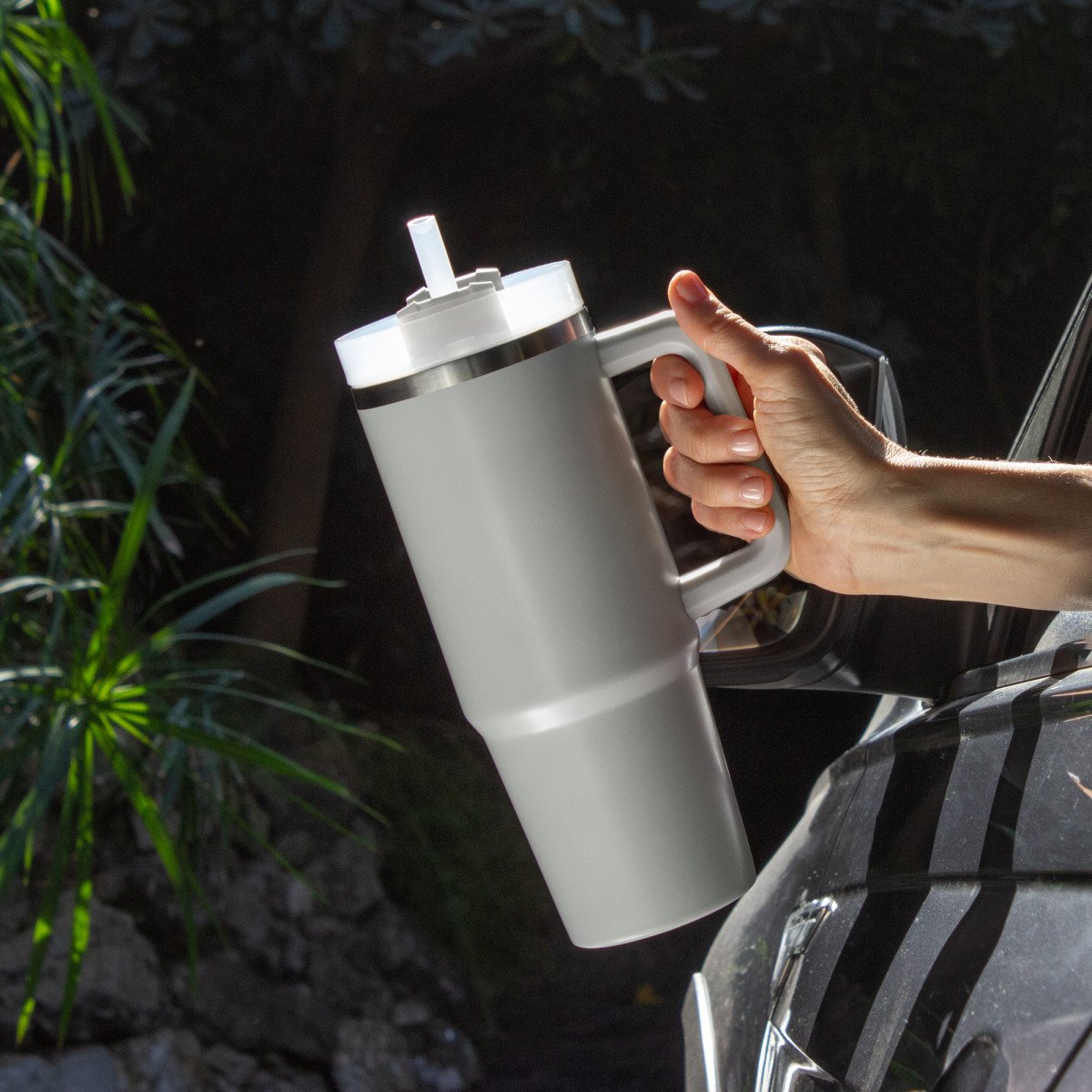 alt_promocional_publicitario_Vaso_acero_inoxidable_T702_contexto_2025_gris-2.jpg