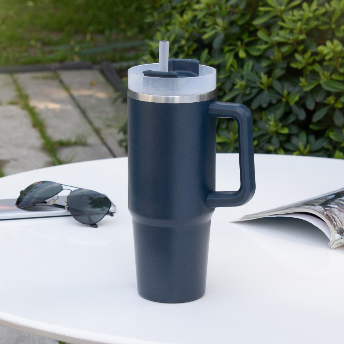 alt_promocional_publicitario_Vaso_acero_inoxidable_T702_contexto_azul-2.jpg