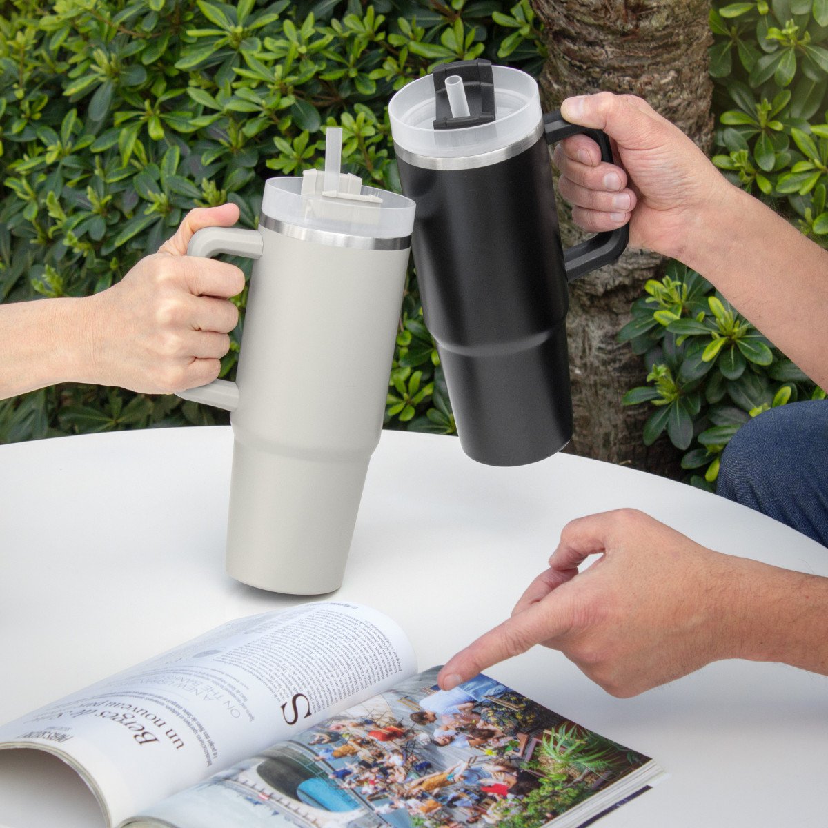 alt_promocional_publicitario_Vaso_acero_inoxidable_T702_contexto_gris_negro-2.jpg