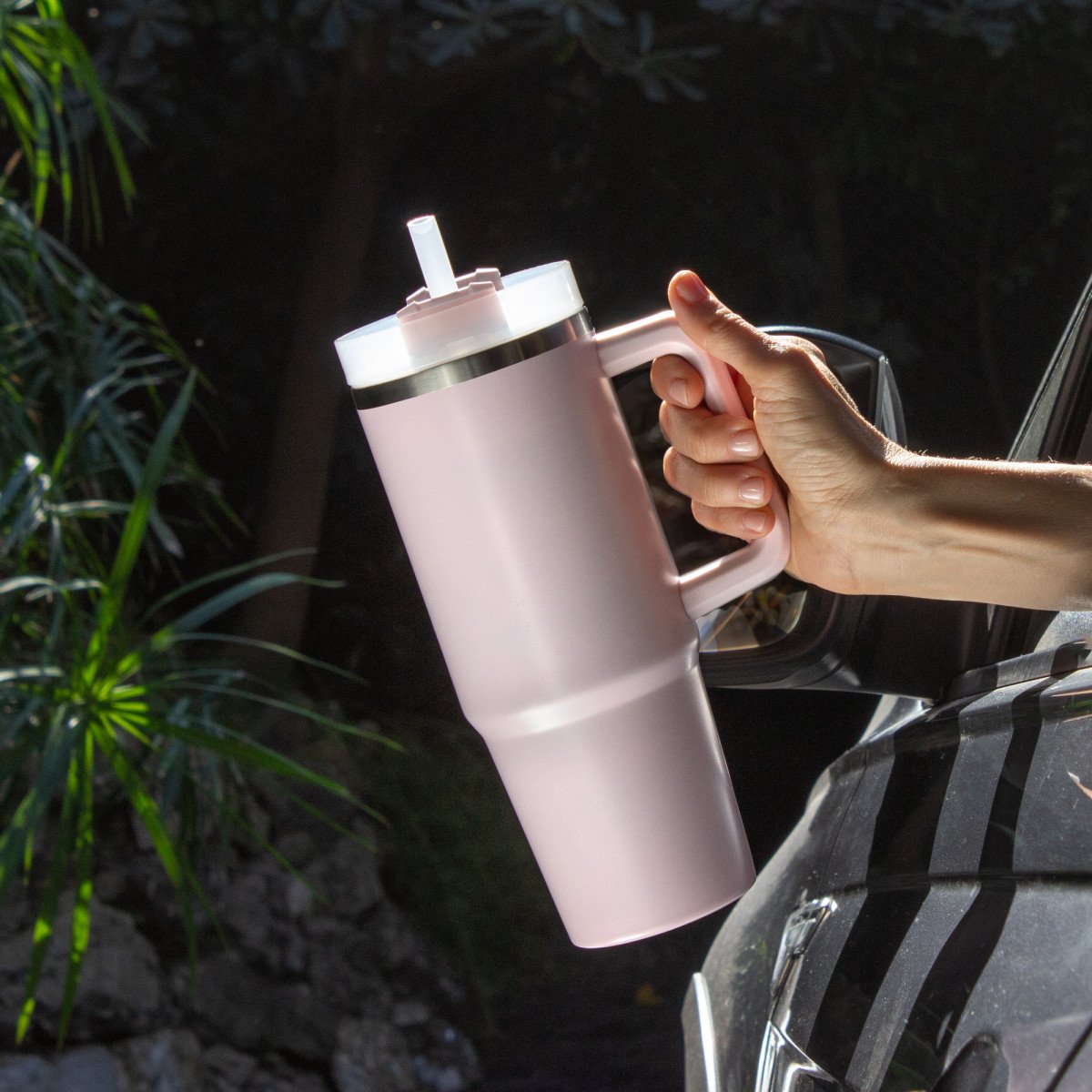 alt_promocional_publicitario_Vaso_acero_inoxidable_T702_contexto_rosa-2.jpg