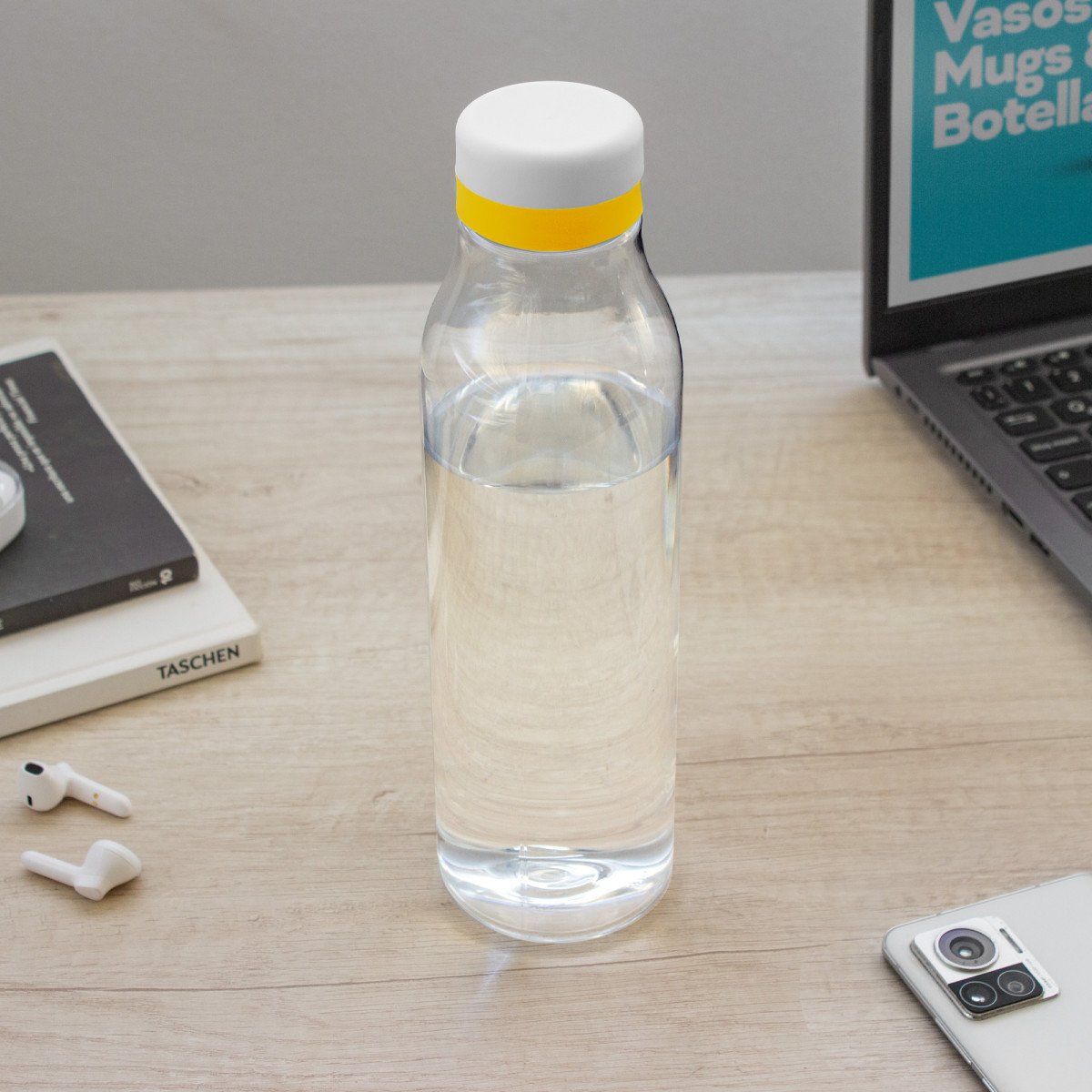 alt_promocional_publicitario_botella_PET_Cristalino_T719_T720K_Tapa_Blanca_Amarillo_Contexto-3.jpg