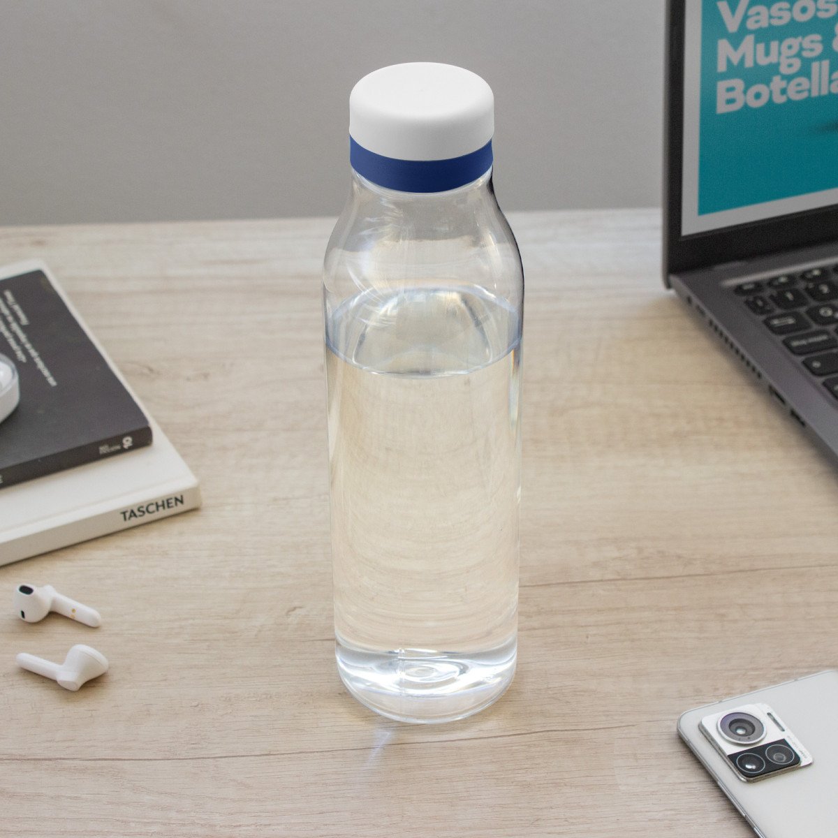 alt_promocional_publicitario_botella_PET_Cristalino_T719_T720K_Tapa_Blanca_Navy_Contexto-3.jpg