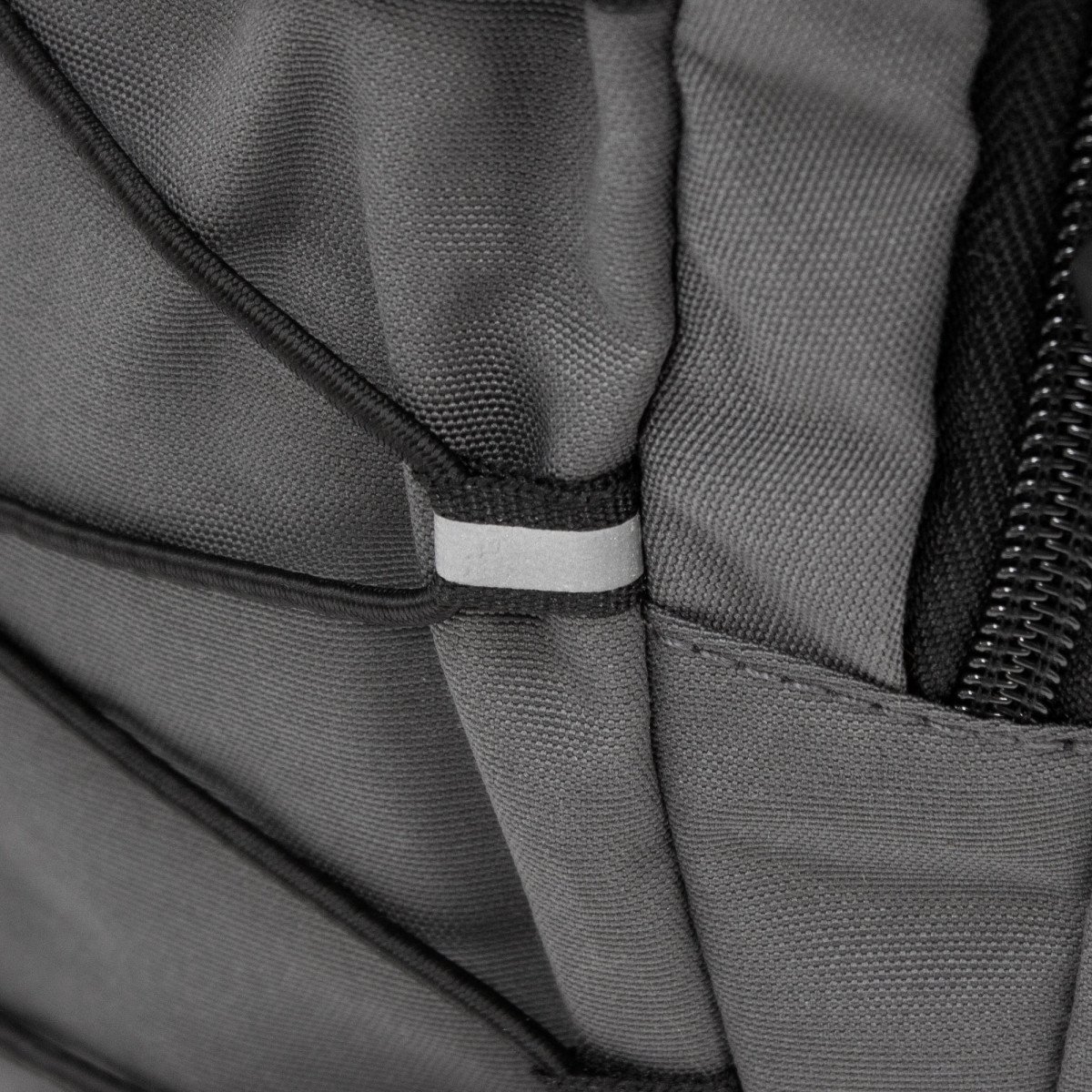 alt_promocional_publicitario_mochila_C563_gris-detalle-3-1.jpg