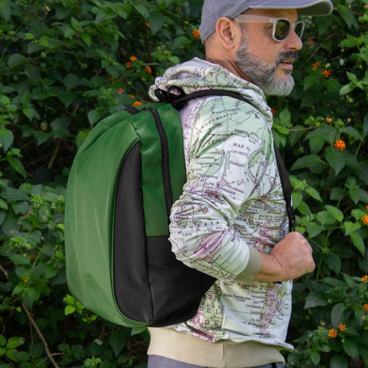alt_promocional_publicitario_mochila_C570_verde-contexto-1-2.jpg