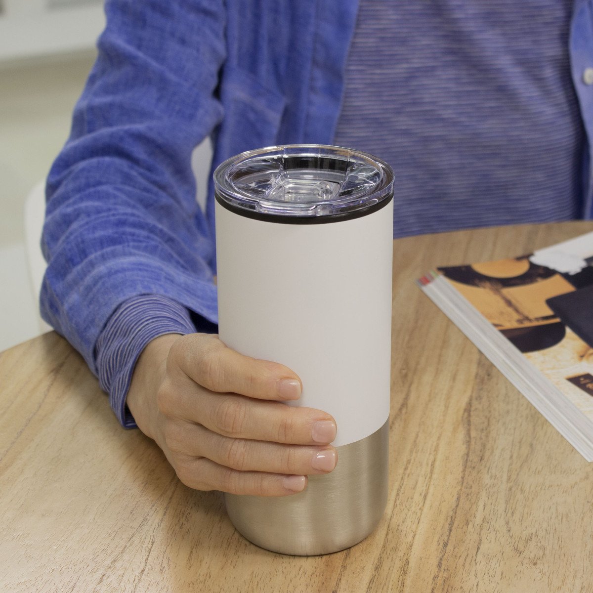 alt_promocional_publicitario_mug_T625_blanco_contexto_02-1.jpg