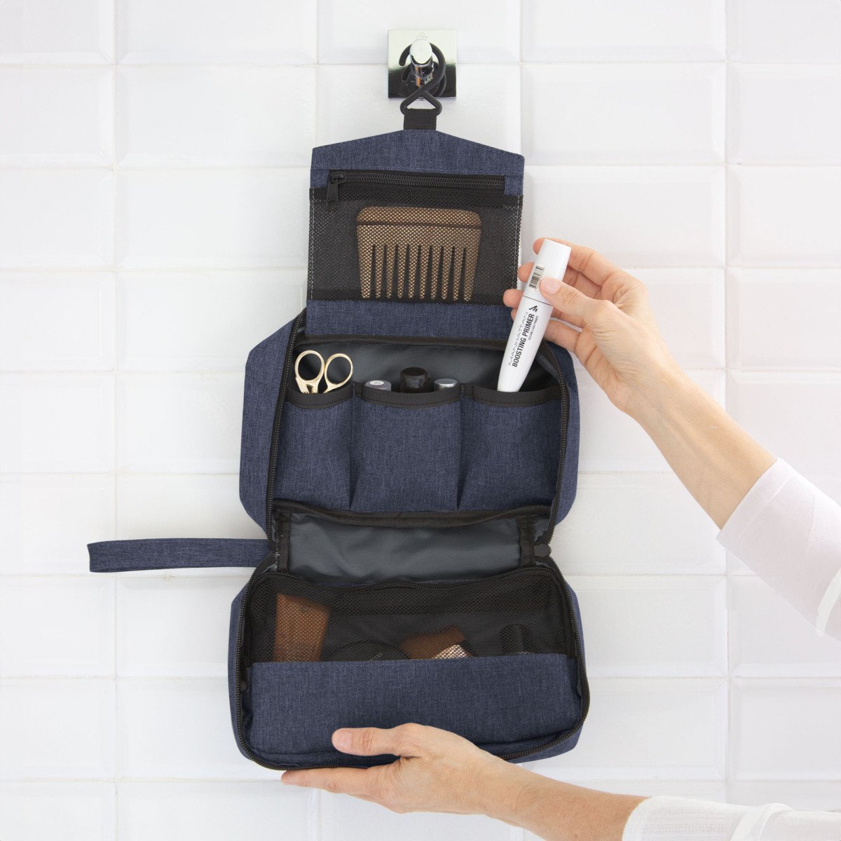 alt_promocional_publicitario_necessaire_colgante_T727_azul_contexto_2-3.jpg