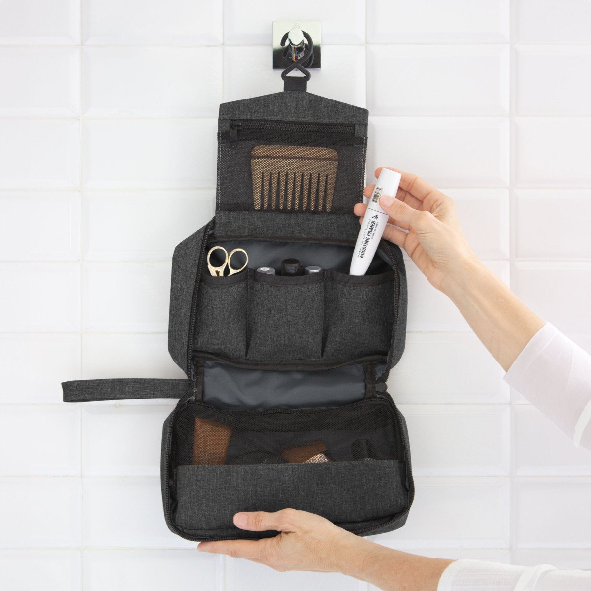 alt_promocional_publicitario_necessaire_colgante_T727_gris_claro_contexto_2-3.jpg