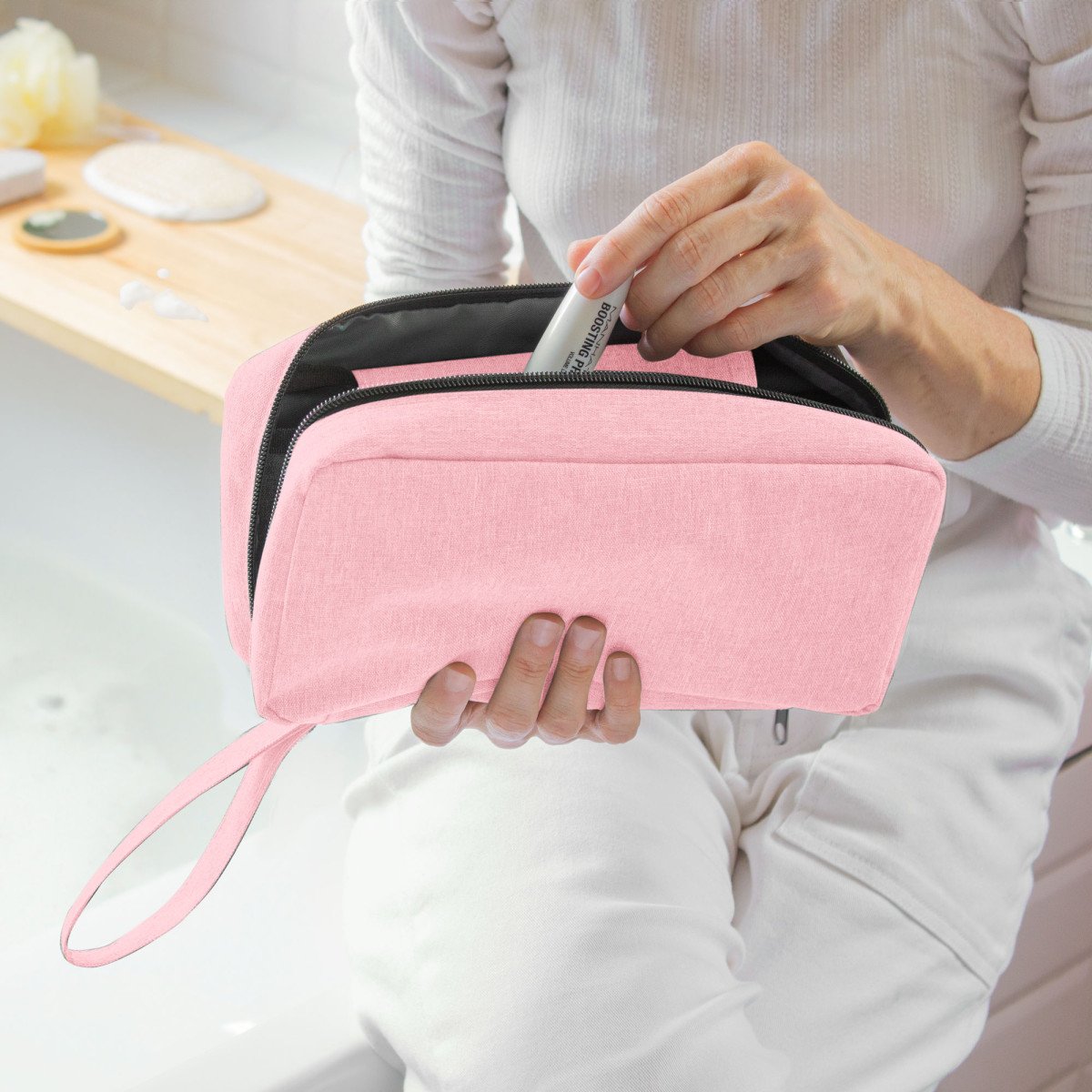 alt_promocional_publicitario_necessaire_colgante_T727_rosa_contexto_1-3.jpg