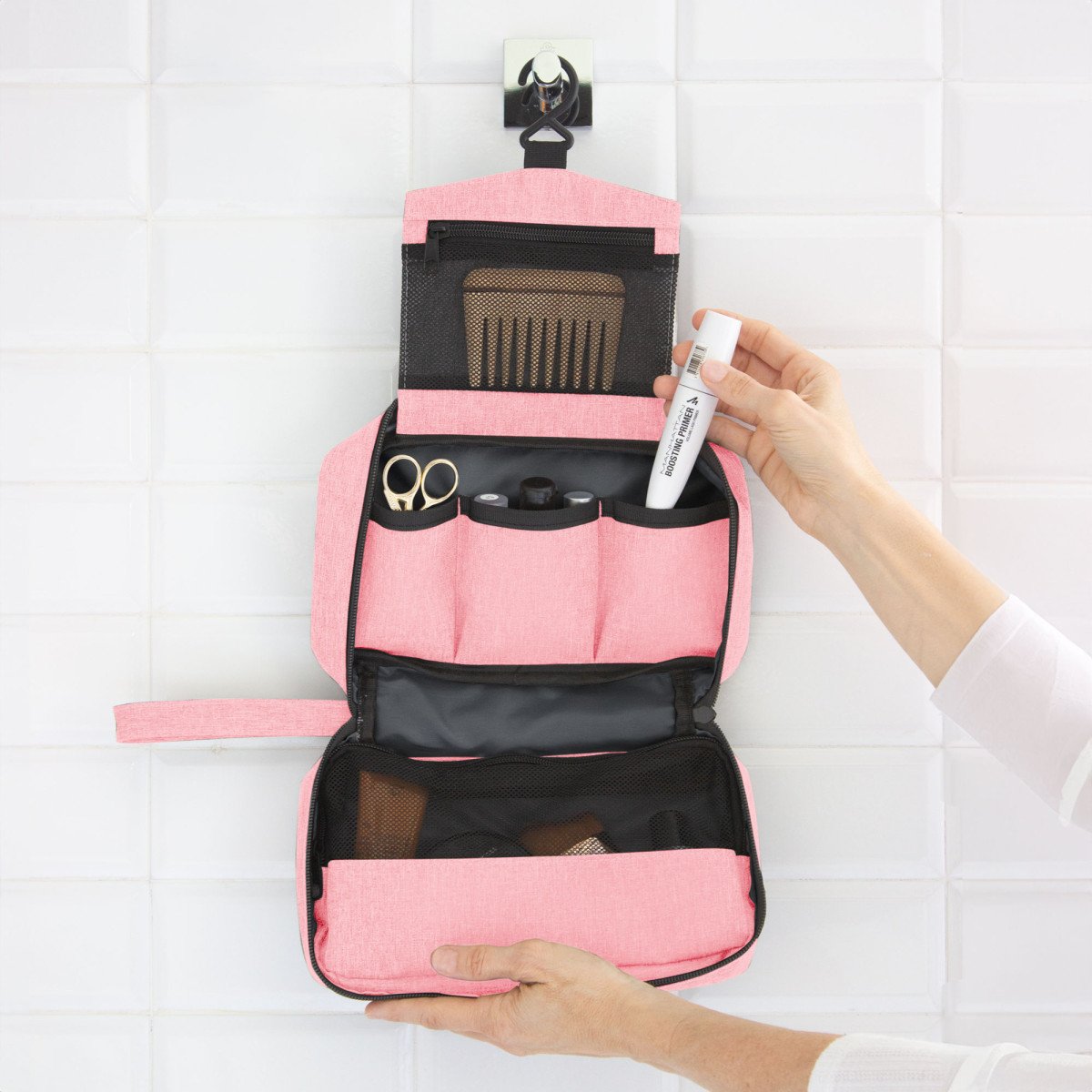 alt_promocional_publicitario_necessaire_colgante_T727_rosa_contexto_2-3.jpg
