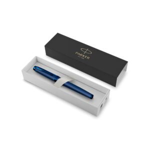 Pluma Parker IM Monochromatic