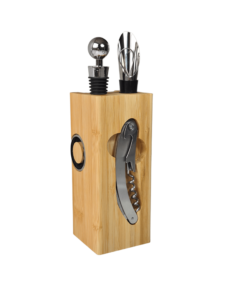 Set de vino de cuatro piezas caladas en bloque de madera (HT304)