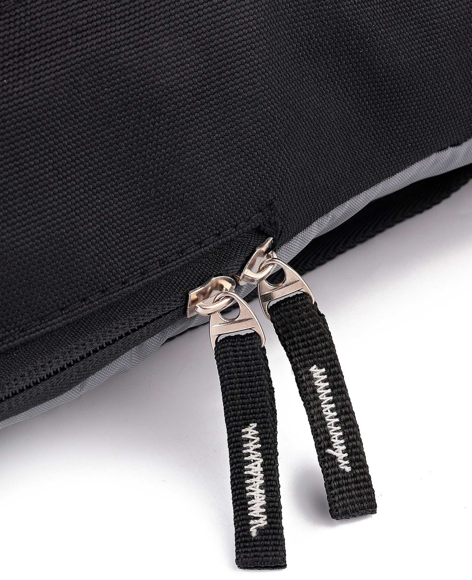 M522-NEGRA-DETALLE.jpg