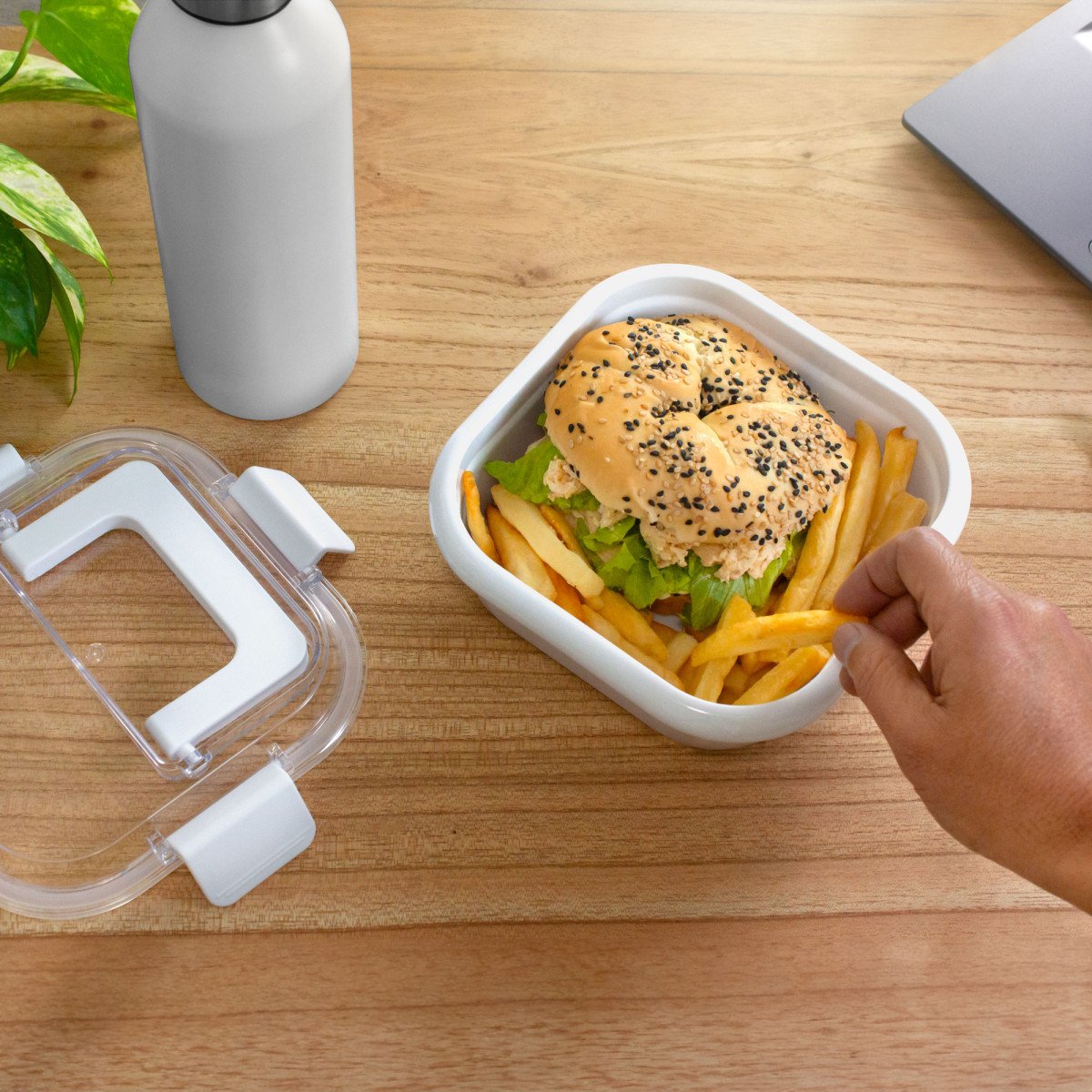 alt_promocional_publicitario_lunchera_T698_blanco_07_contexto_mano-1.jpg