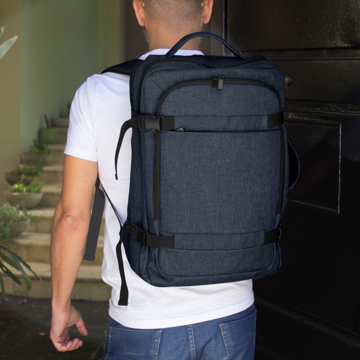 alt_promocional_publicitario_mochila_carry_on_C576_azul_Contexto.jpg